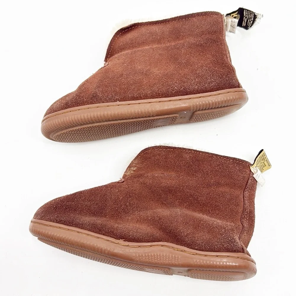 RJ’s Fuzzies by Cloud Nine Kids Hard Sole Shearling suede Slippers size 3 Tan